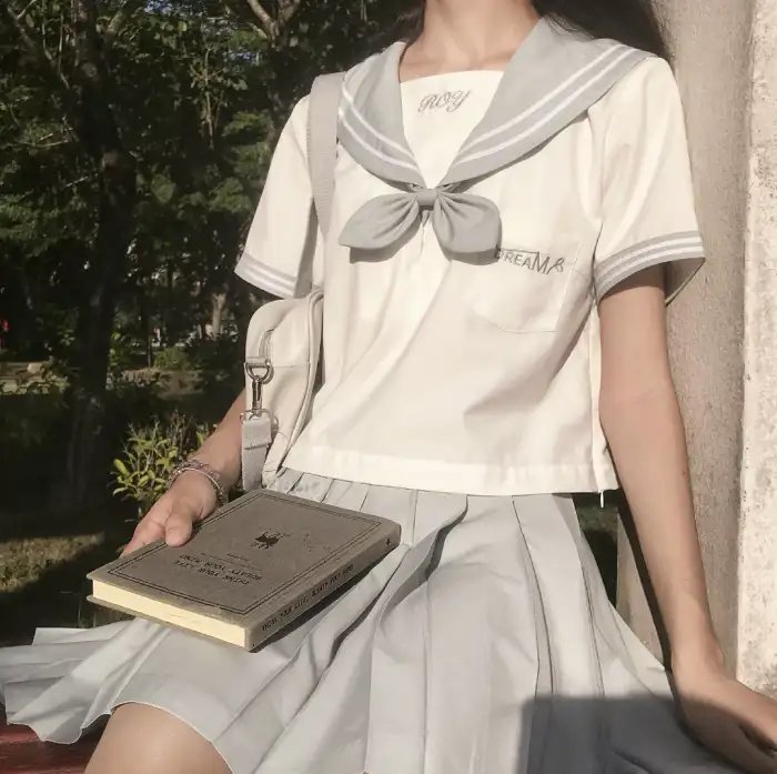 三个男人和一条美腿